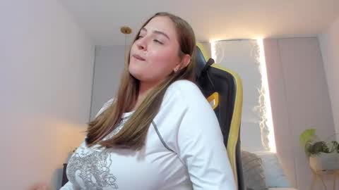 Snapshot of lena_jhons chatting on December 15, 8:13 pm lena_jhons online show from December 15, 8:13 pm