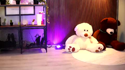 Snapshot of lena_laurent chatting on August 4, 9:12 am Lena Laurent online show from August 4, 9:12 am