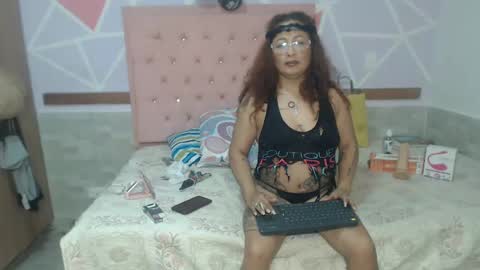 lena_lawson online show from December 4, 3:37 am