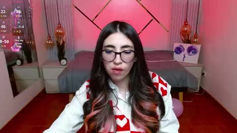 Snapshot of lena_roses chatting on June 3, 8:25 pm Lena online show from June 3, 8:25 pm