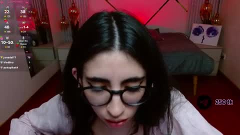 Snapshot of lena_roses chatting on June 11, 12:32 am Lena online show from June 11, 12:32 am