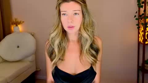 Snapshot of lenamuti chatting on July 1, 7:32 am Lena online show from July 1, 7:32 am