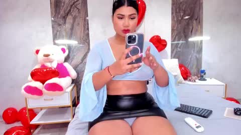 Lenathompson online show from February 21, 4:40 am