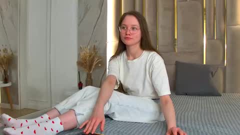 Lenesse online show from March 18, 9:23 am