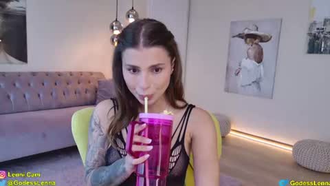Snapshot of lenna_godess chatting on June 9, 5:52 am Lenna Goddess online show from June 9, 5:52 am