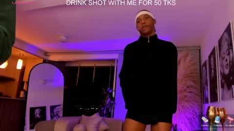 Snapshot of lennercollins_ chatting on May 22, 1:24 am Lenner INDEPENDENT MODEL online show from May 22, 1:24 am