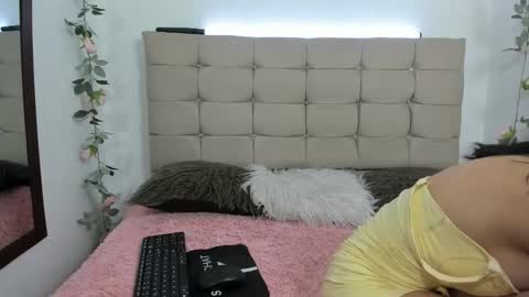 Snapshot of lennox_amy chatting on May 8, 1:38 pm lennox_amy online show from May 8, 1:38 pm