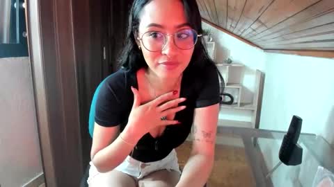 Snapshot of lennox_amy chatting on May 29, 1:31 pm lennox_amy online show from May 29, 1:31 pm