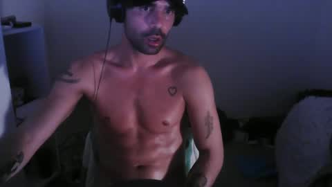 Snapshot of leo1991lol chatting on December 15, 10:58 pm leo1991lol online show from December 15, 10:58 pm
