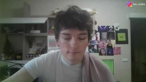 Snapshot of leo_cutie chatting on May 2, 6:40 am leo_cutie online show from May 2, 6:40 am
