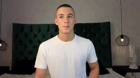 Snapshot of leo_delvey chatting on February 16, 2:42 am leo online show from February 16, 2:42 am