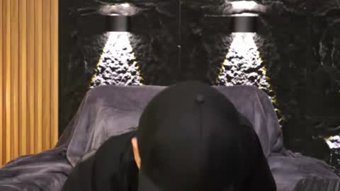 Leo  Diaz online show from February 27, 1:49 am