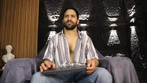Snapshot of leo_diaz01 chatting on May 25, 12:27 am Leo Diaz online show from May 25, 12:27 am