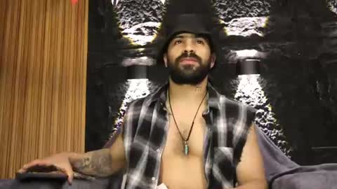 Snapshot of leo_diaz01 chatting on June 30, 9:49 pm Leo Diaz online show from June 30, 9:49 pm