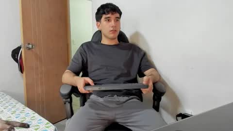 Leo Jones online show from December 2, 10:12 pm