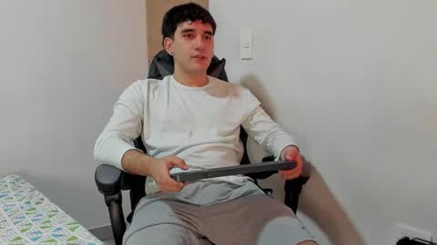 Leo Jones online show from December 6, 1:29 am