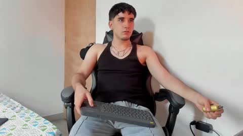 Leo Jones online show from December 23, 9:40 pm