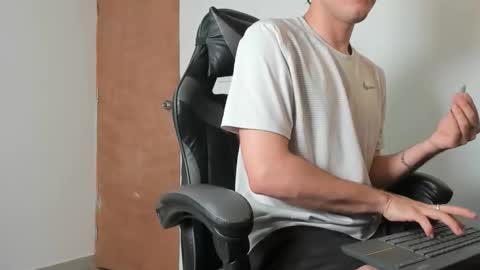 Leo Jones online show from February 13, 5:42 pm