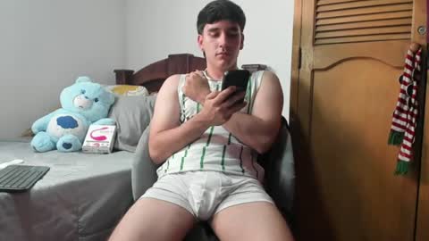 Snapshot of leo_jones389 chatting on June 22, 3:25 am Leo Jones online show from June 22, 3:25 am