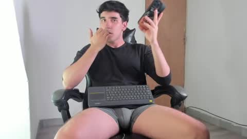 Snapshot of leo_jones389 chatting on July 2, 3:23 am Leo Jones online show from July 2, 3:23 am