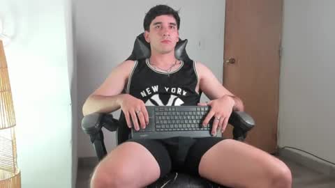 Snapshot of leo_jones389 chatting on July 3, 11:33 pm Leo Jones online show from July 3, 11:33 pm