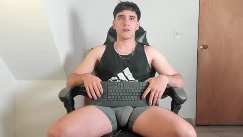 Snapshot of leo_jones389 chatting on July 12, 1:51 am Leo Jones online show from July 12, 1:51 am