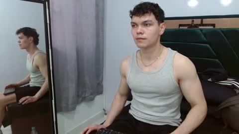 Snapshot of leo_morris chatting on December 23, 2:17 pm leo_morris online show from December 23, 2:17 pm