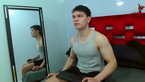 Snapshot of leo_morris chatting on December 30, 1:47 pm leo_morris online show from December 30, 1:47 pm