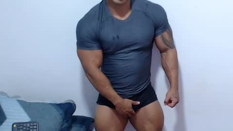 Snapshot of leo_muscleboy chatting on June 17, 3:09 am Leo online show from June 17, 3:09 am