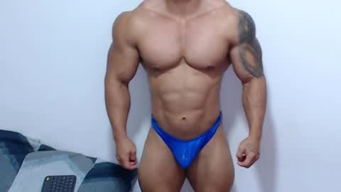 Snapshot of leo_muscleboy chatting on June 18, 2:32 pm Leo online show from June 18, 2:32 pm
