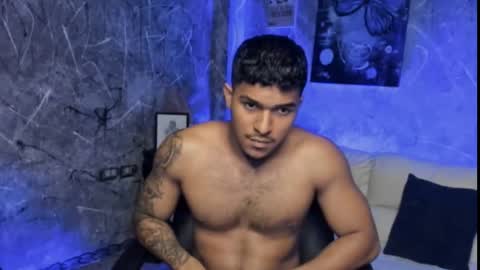 Leo independent model online show from February 1, 7:45 pm