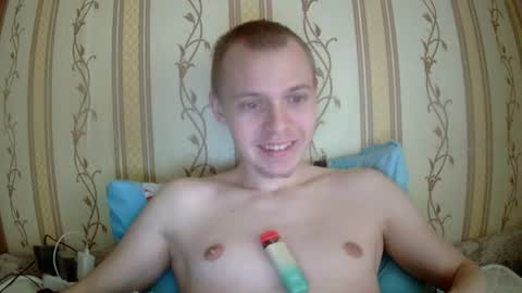 Snapshot of leo_timm chatting on June 25, 10:42 am leo_timm online show from June 25, 10:42 am