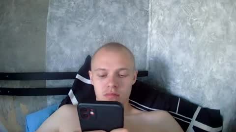 Snapshot of leo_timm chatting on August 3, 6:01 am leo_timm online show from August 3, 6:01 am