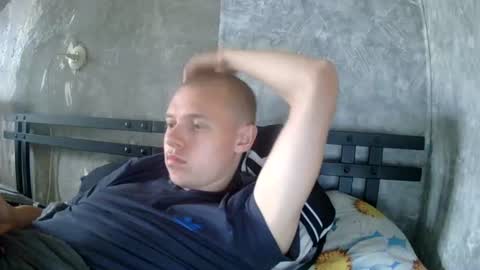 Snapshot of leo_timm chatting on August 4, 4:59 am leo_timm online show from August 4, 4:59 am
