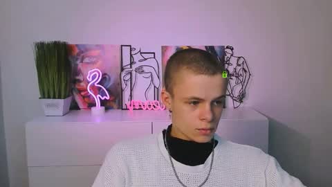 Snapshot of leo_valor chatting on December 5, 10:46 am leo_valor online show from December 5, 10:46 am