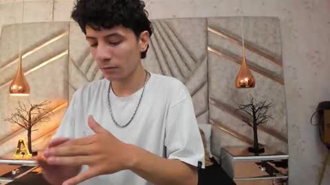 Leo online show from February 22, 3:40 am