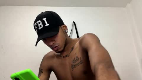 Snapshot of leohot24 chatting on December 4, 12:08 am leo online show from December 4, 12:08 am