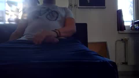 leolongbln online show from December 16, 11:37 am