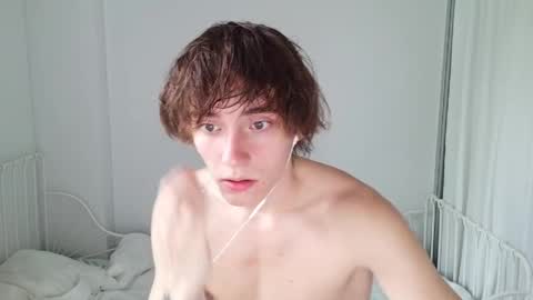 Snapshot of leon_heart666 chatting on May 10, 10:42 am Leon online show from May 10, 10:42 am