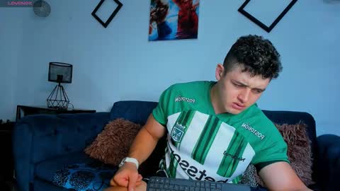 Snapshot of leon_ssmoron chatting on October 10, 11:37 pm Leon Smoron online show from October 10, 11:37 pm