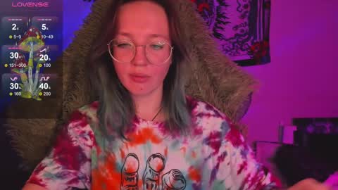 Snapshot of leona_nick chatting on December 4, 9:35 pm leona online show from December 4, 9:35 pm