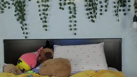 Snapshot of leona_vixen chatting on June 19, 6:45 pm Leona online show from June 19, 6:45 pm