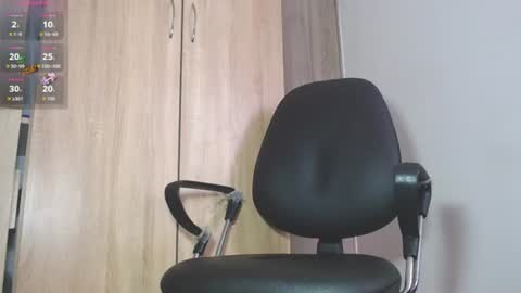 Snapshot of leonal_oconer chatting on June 18, 6:23 pm iam leonal online show from June 18, 6:23 pm