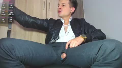 Snapshot of leonal_oconer chatting on July 28, 4:27 pm iam leonal online show from July 28, 4:27 pm