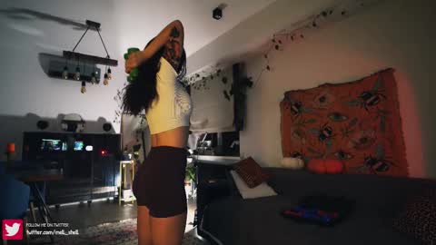 Snapshot of leonamell chatting on September 29, 10:25 pm Leo online show from September 29, 10:25 pm