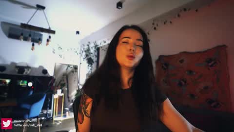 Snapshot of leonamell chatting on November 27, 8:44 pm Leo online show from November 27, 8:44 pm