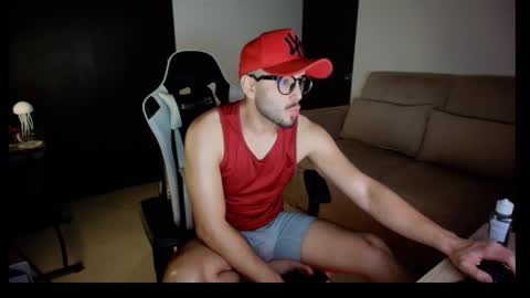 leonandresough online show from October 15, 4:56 am