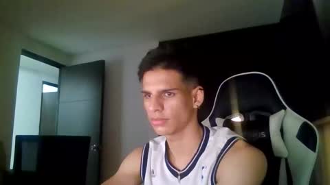 leonandresough online show from October 25, 11:10 pm