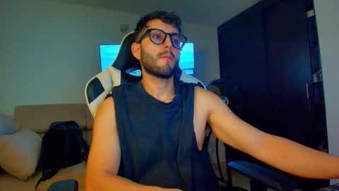 leonandresough online show from January 18, 4:05 am