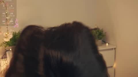 Mia online show from November 23, 8:36 am